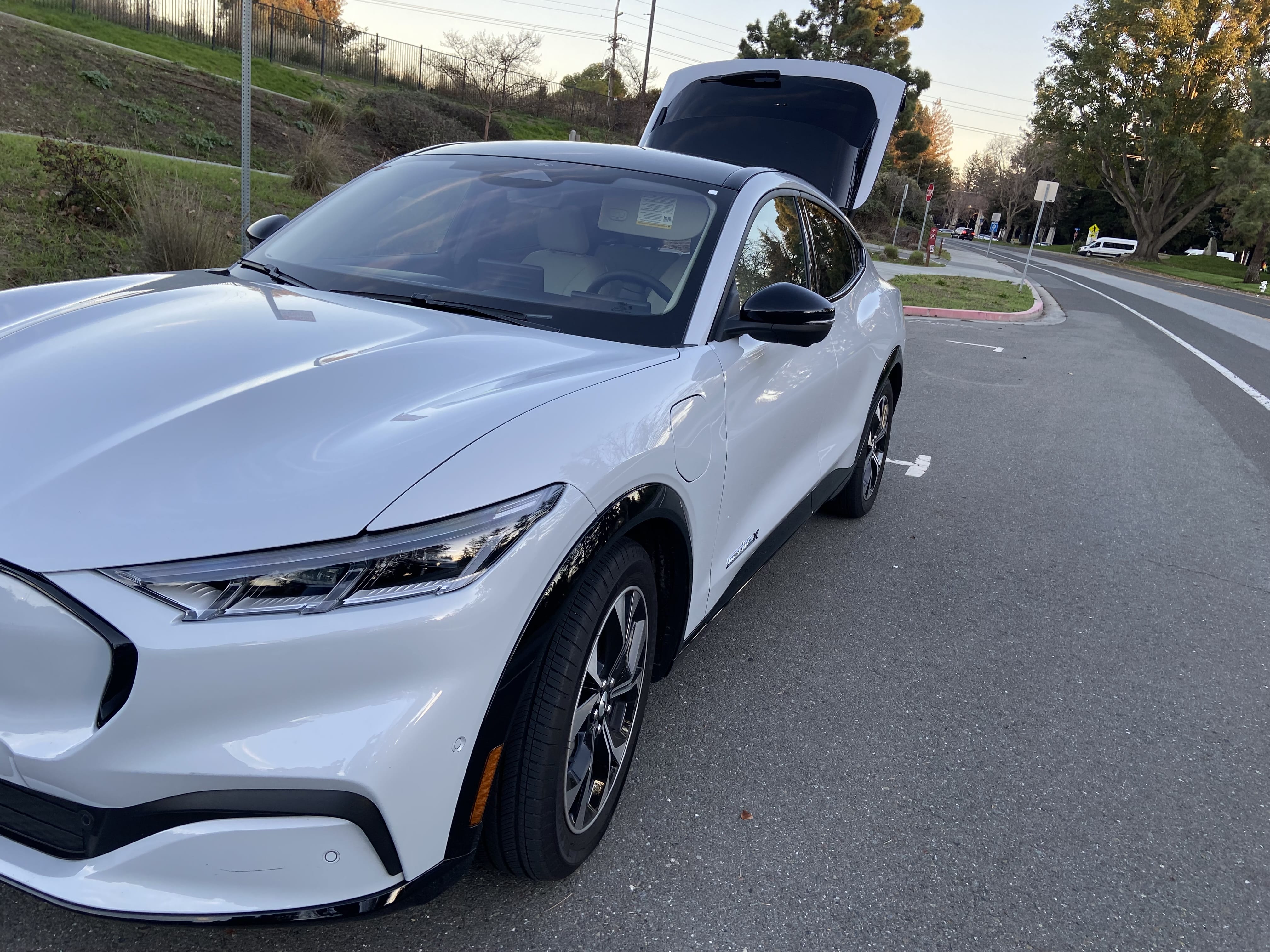 Ford Mustang Mach-E Premium, 2023, Electric, automatic