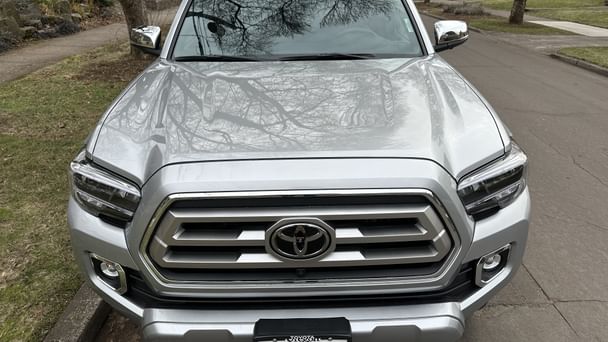 Toyota Tacoma 4WD with Bluetooth audio