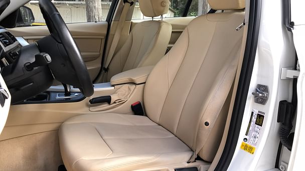 BMW 3 Series 320i with Bluetooth audio