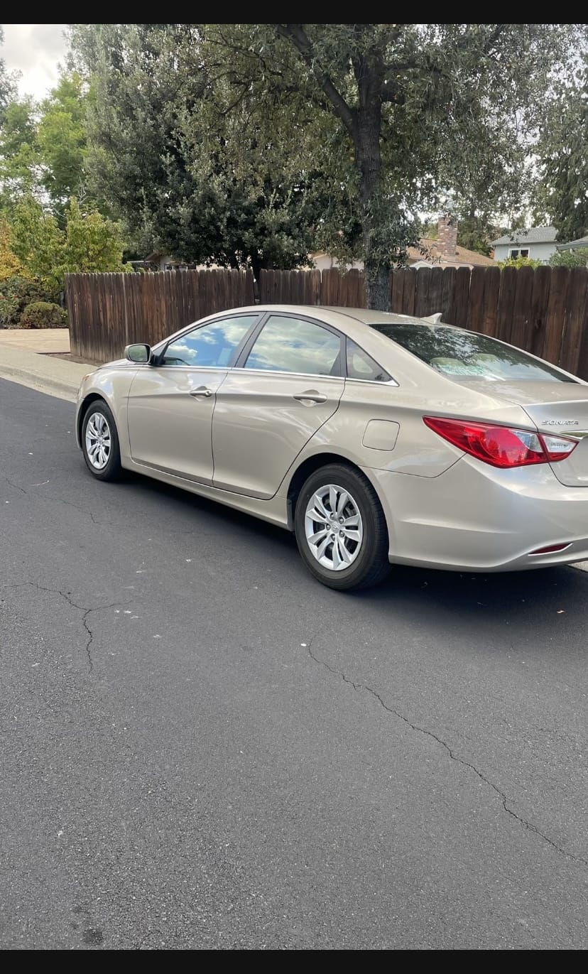 Hyundai Sonata GLS with Bluetooth audio