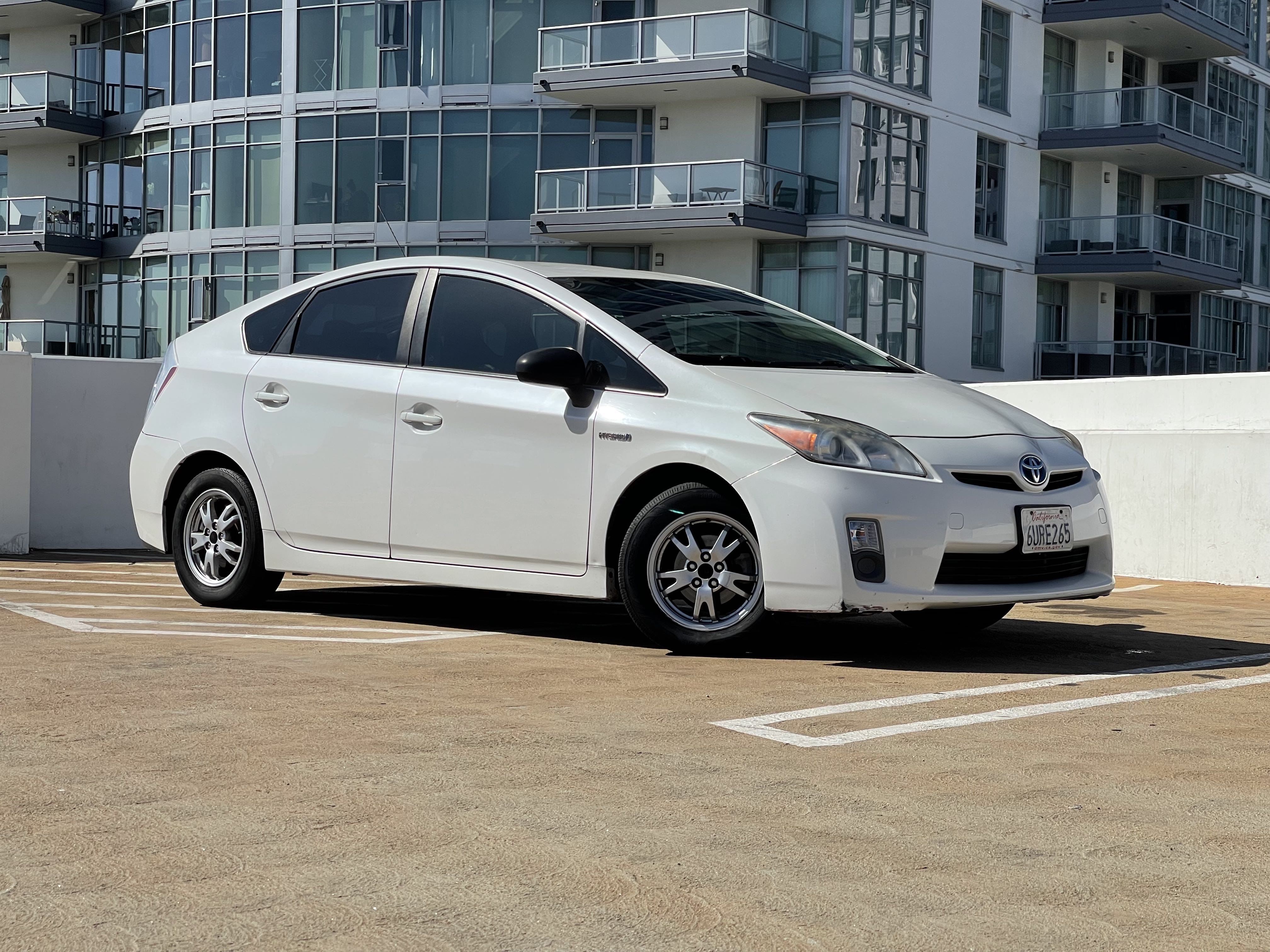 Toyota Prius Two, 2013, Regular (87) / Electric (hybrid), automatic