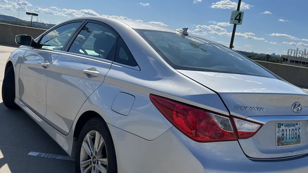 Hyundai Sonata GLS with Bluetooth audio