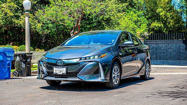 Toyota Prius Prime LE, 2021, Regular (87) / Electric (hybrid), automatic