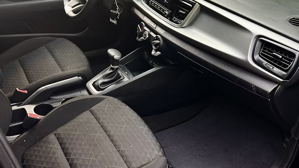 Kia Rio LX with Audio / iPod input