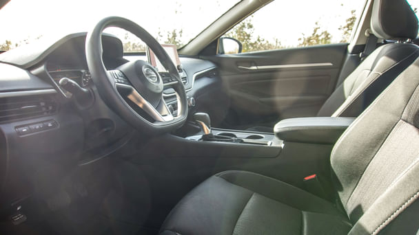 Nissan Altima 2.5 SR with Audio / iPod input