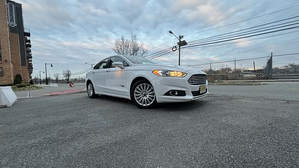 Ford Fusion Energi SE Luxury with Cruise control
