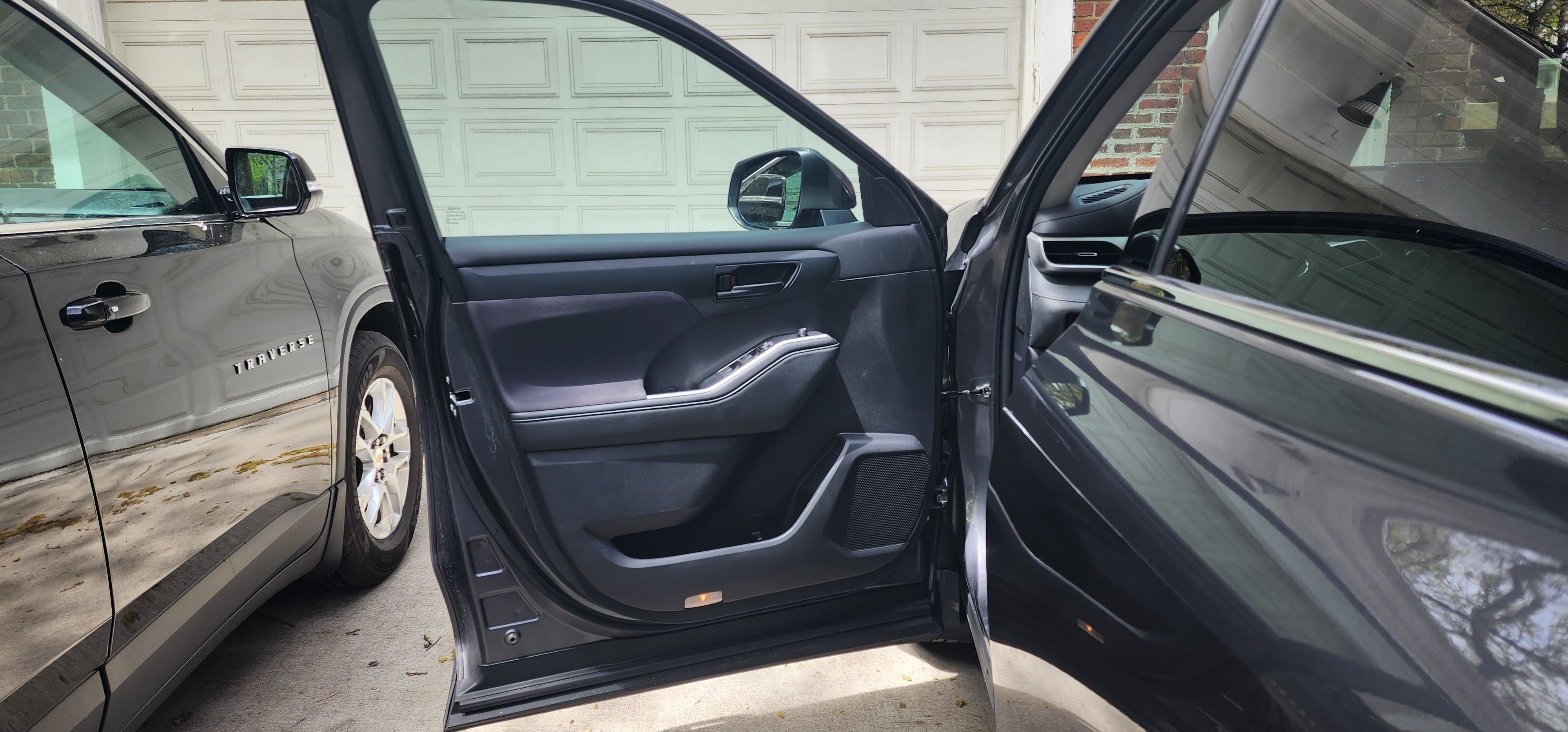 Toyota Highlander L with Audio / iPod input