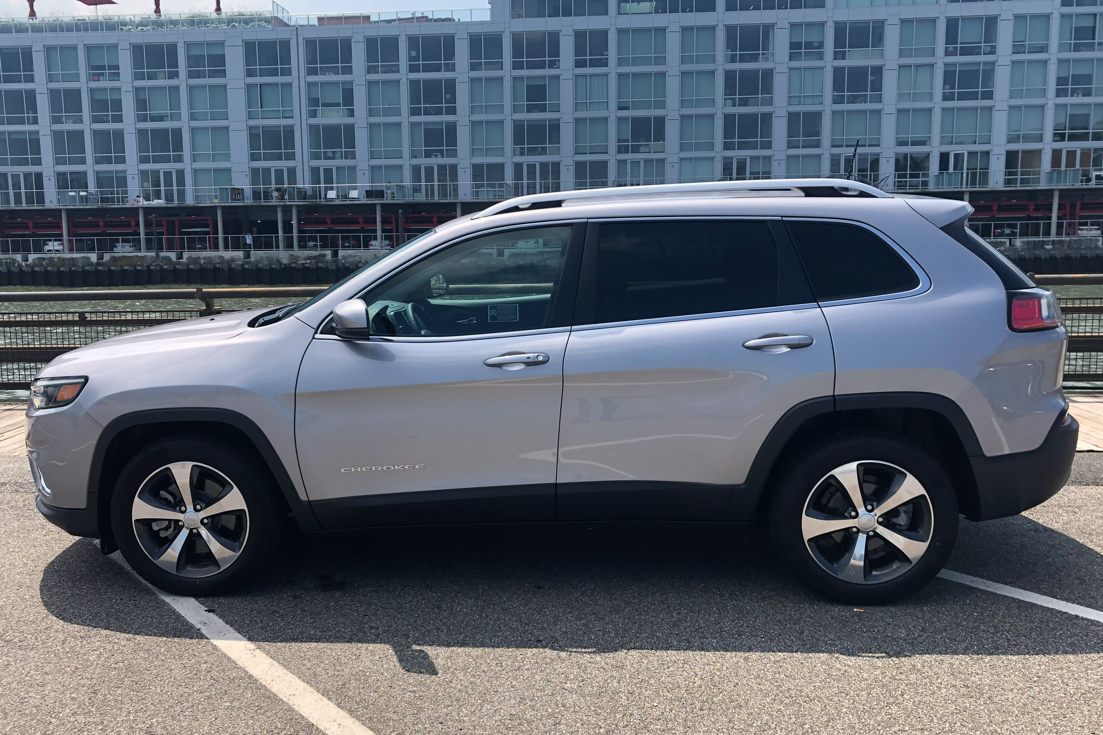 Jeep Cherokee Limited with Audio / iPod input