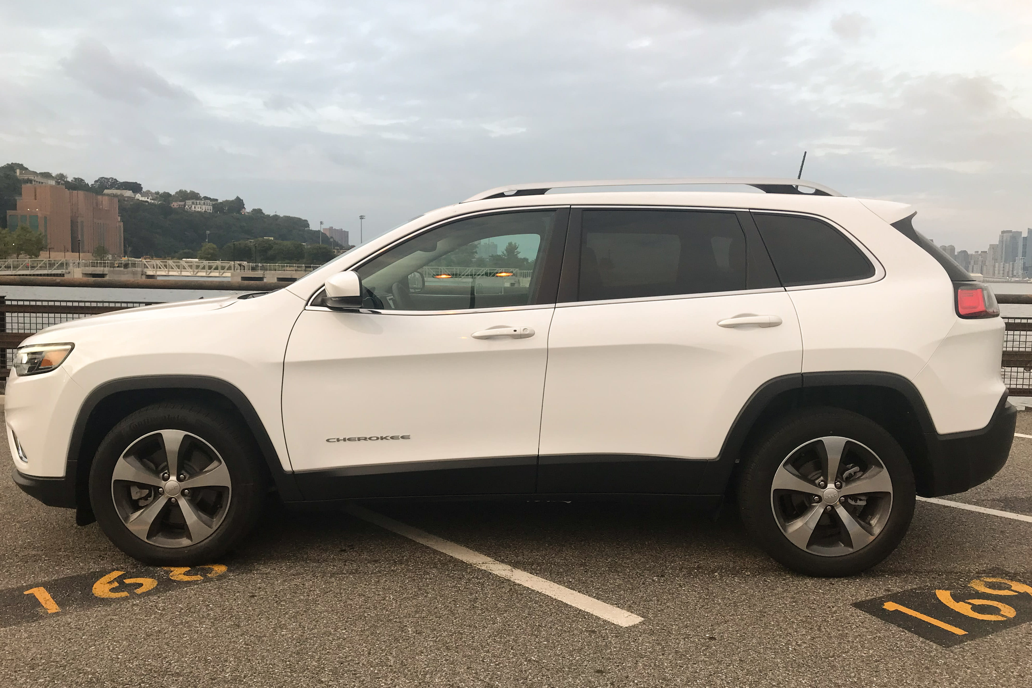 Jeep Cherokee Limited with Audio / iPod input