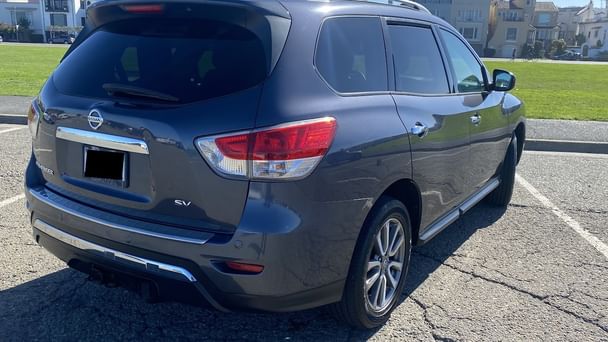 Nissan Pathfinder SV with Audio / iPod input