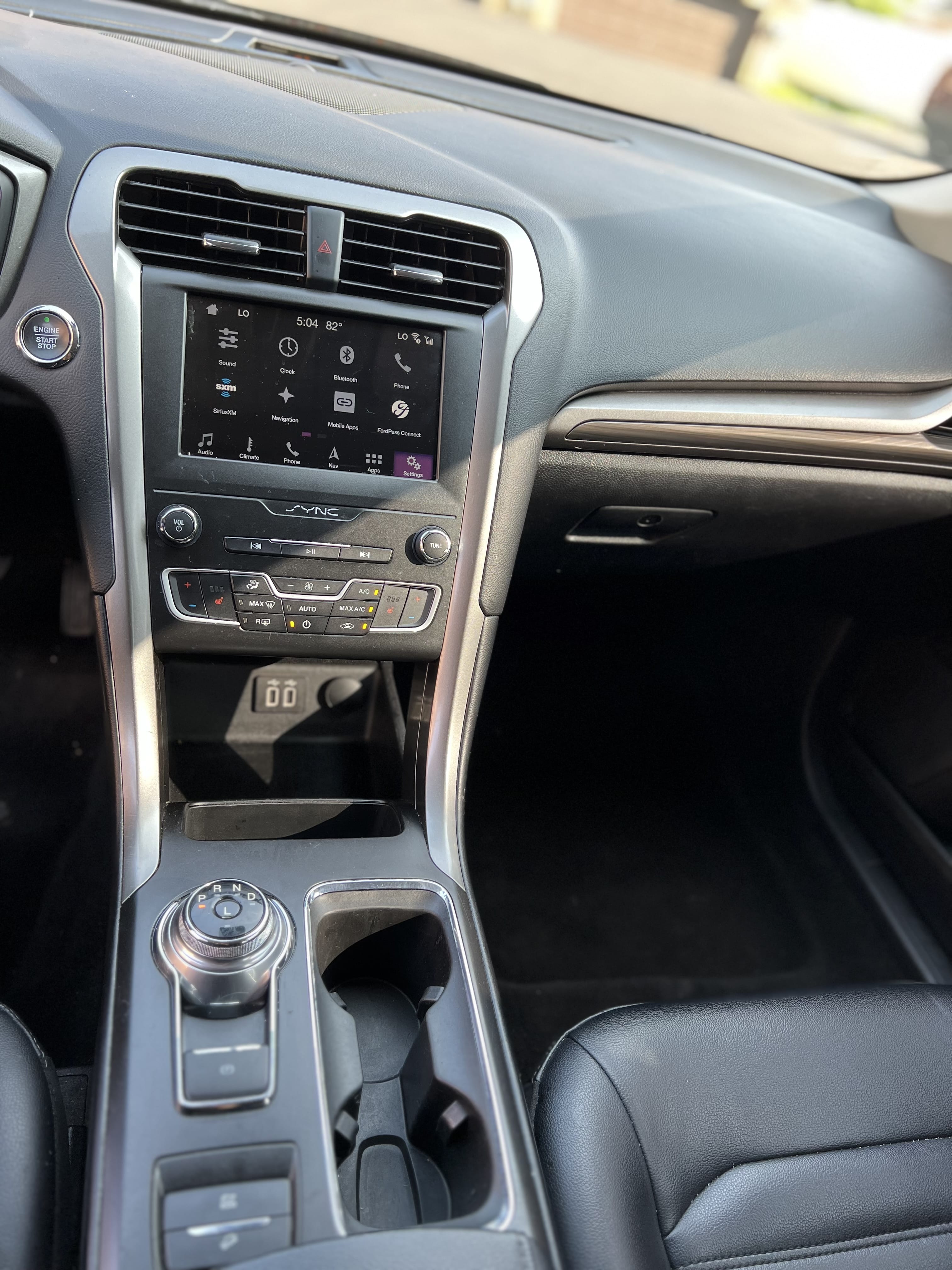 Ford Fusion Hybrid SEL with Audio / iPod input
