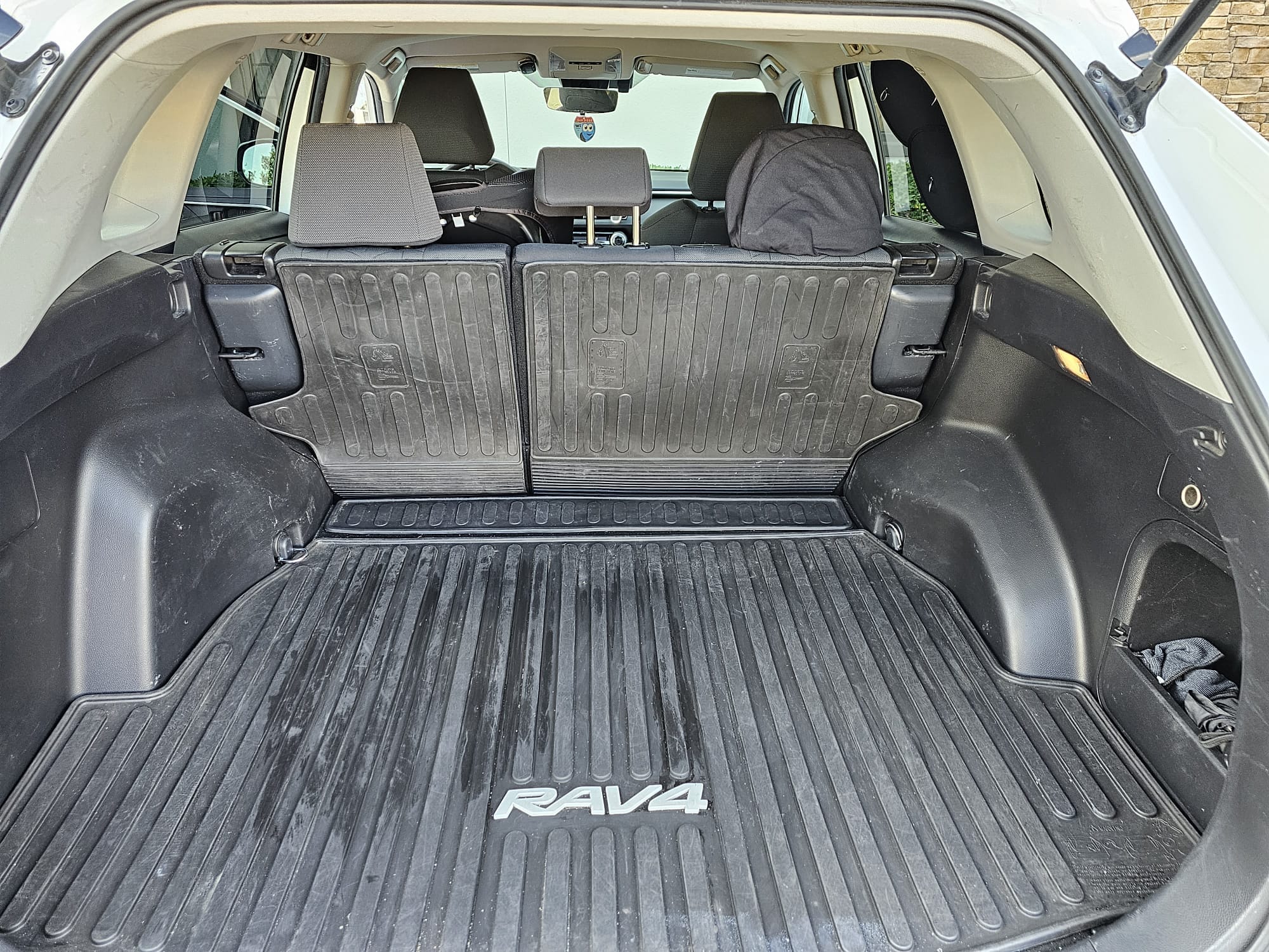 Toyota RAV4 Hybrid XLE with Ski racks