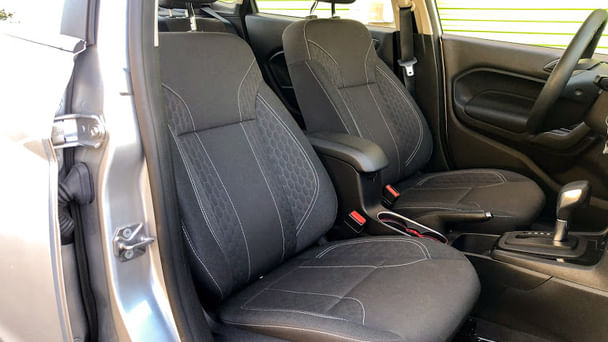 Ford Fiesta SE with Apple CarPlay