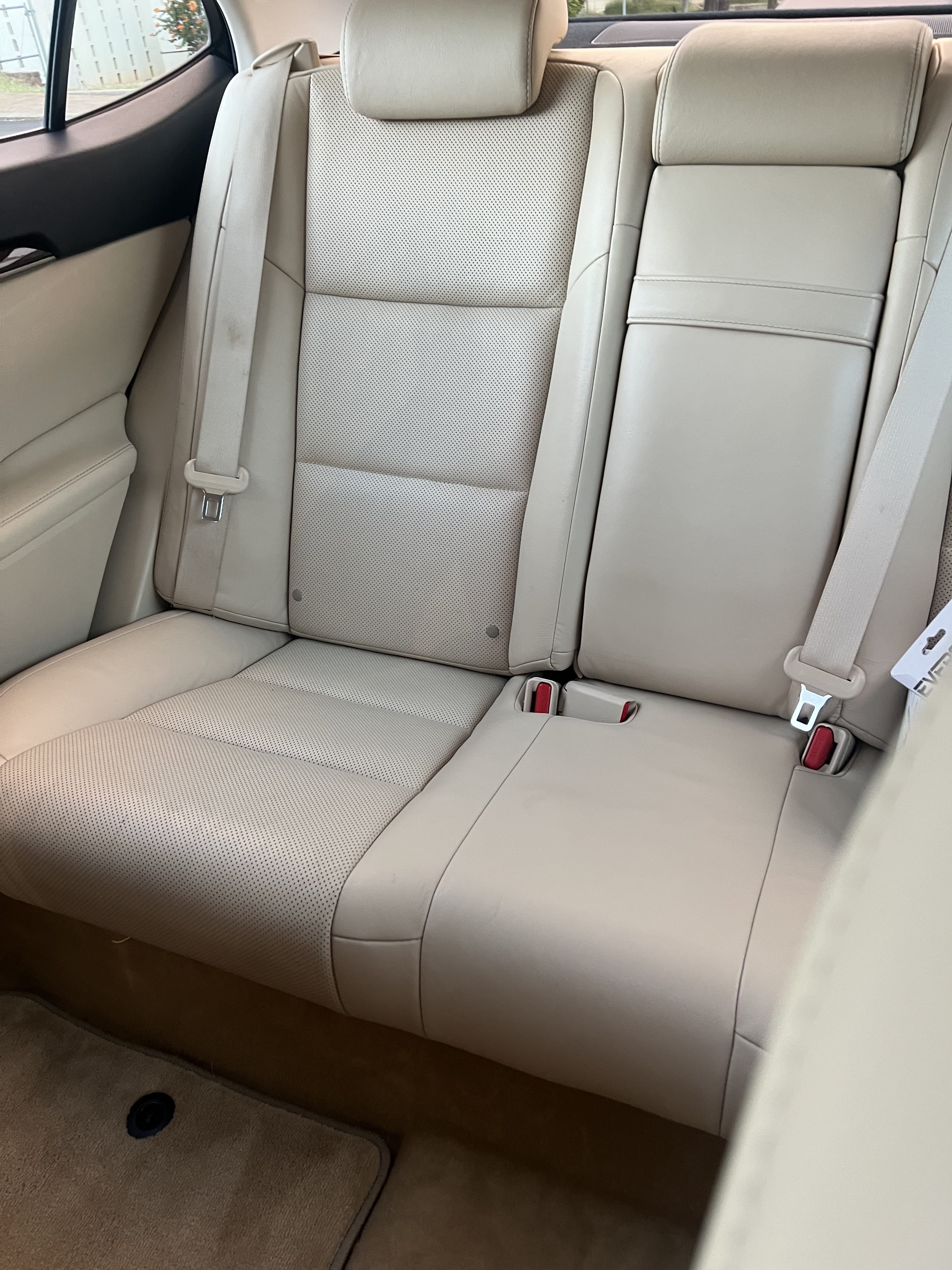 Lexus ES 350 with Cruise control