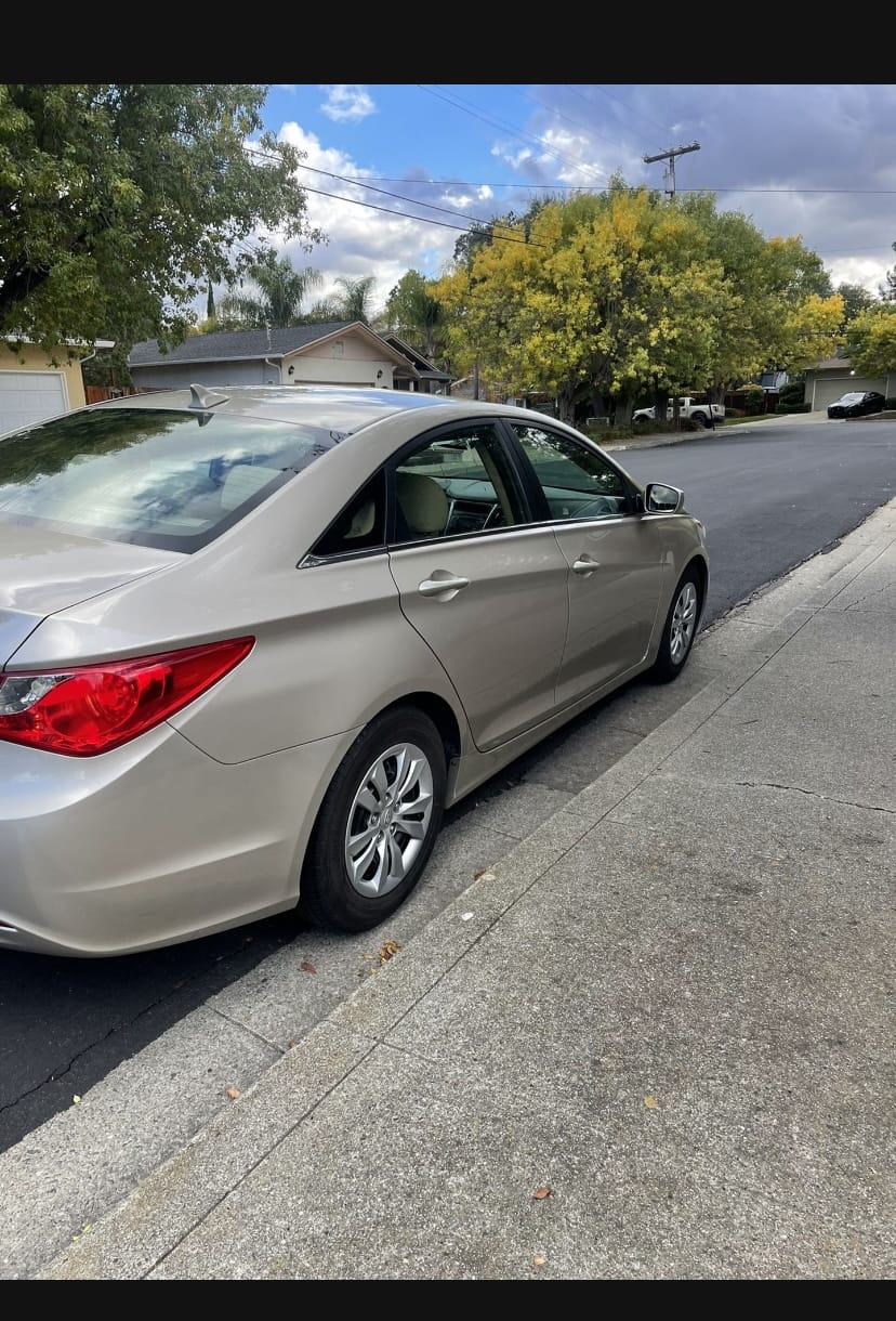 Hyundai Sonata GLS with Air conditioning