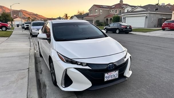Toyota Prius Hybrid, 2017, Regular (87) / Electric (hybrid), automatic