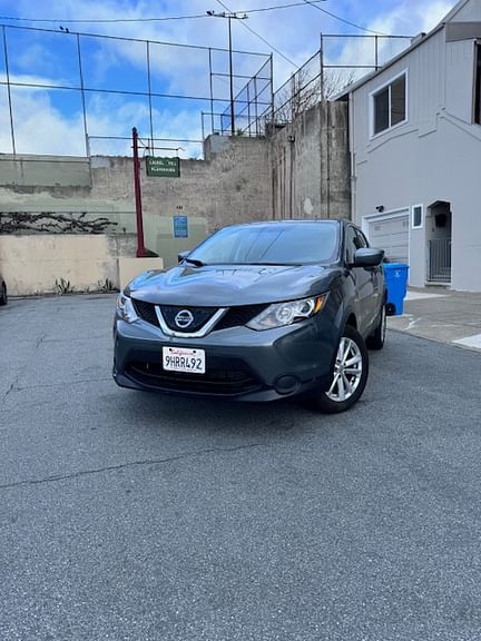 Nissan Rogue car