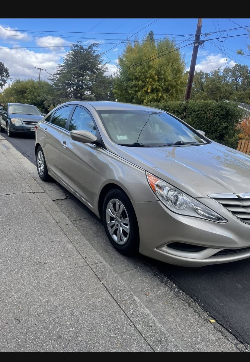 Hyundai Sonata GLS with Audio / iPod input
