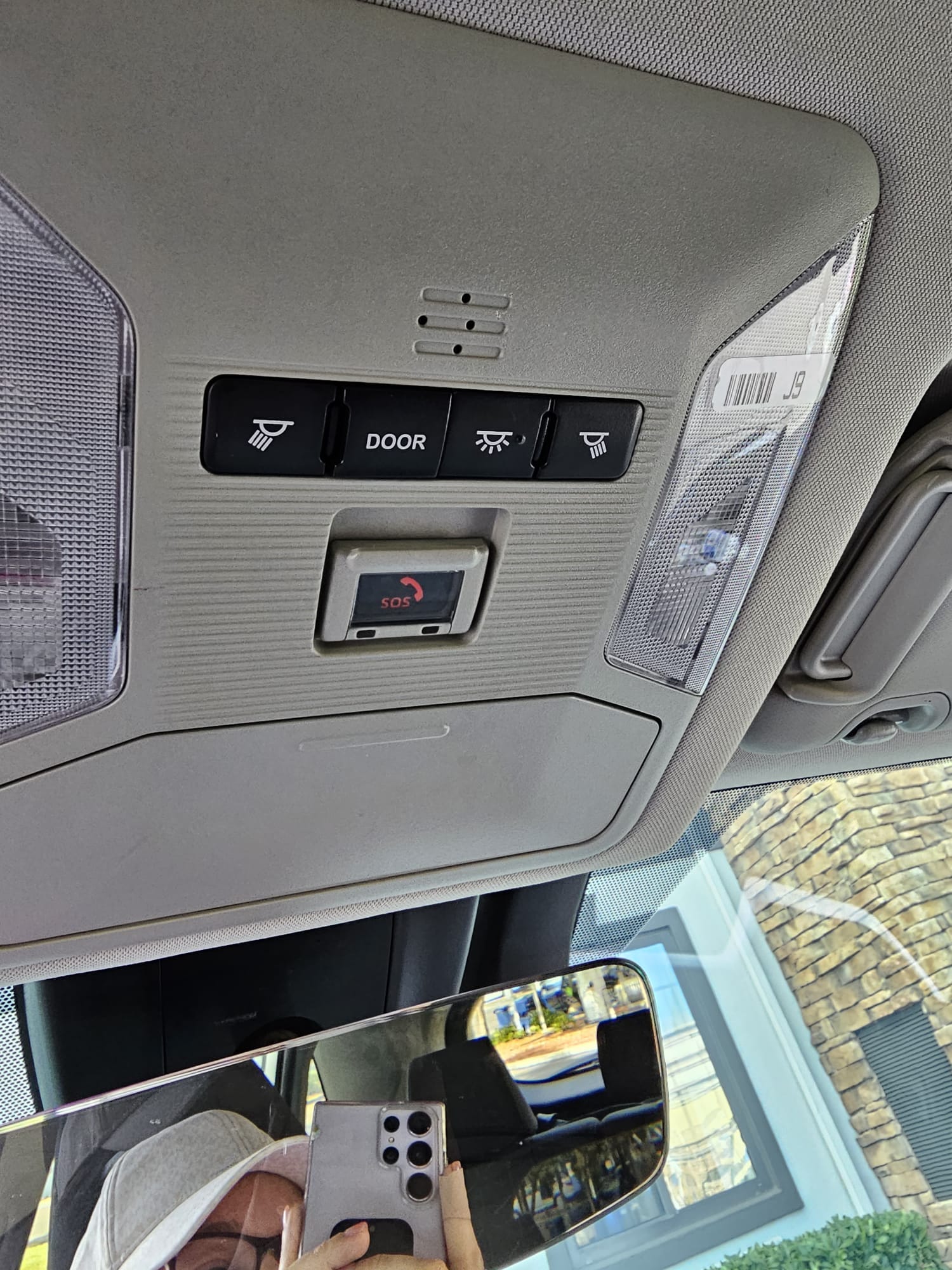 Toyota RAV4 Hybrid XLE with Audio / iPod input