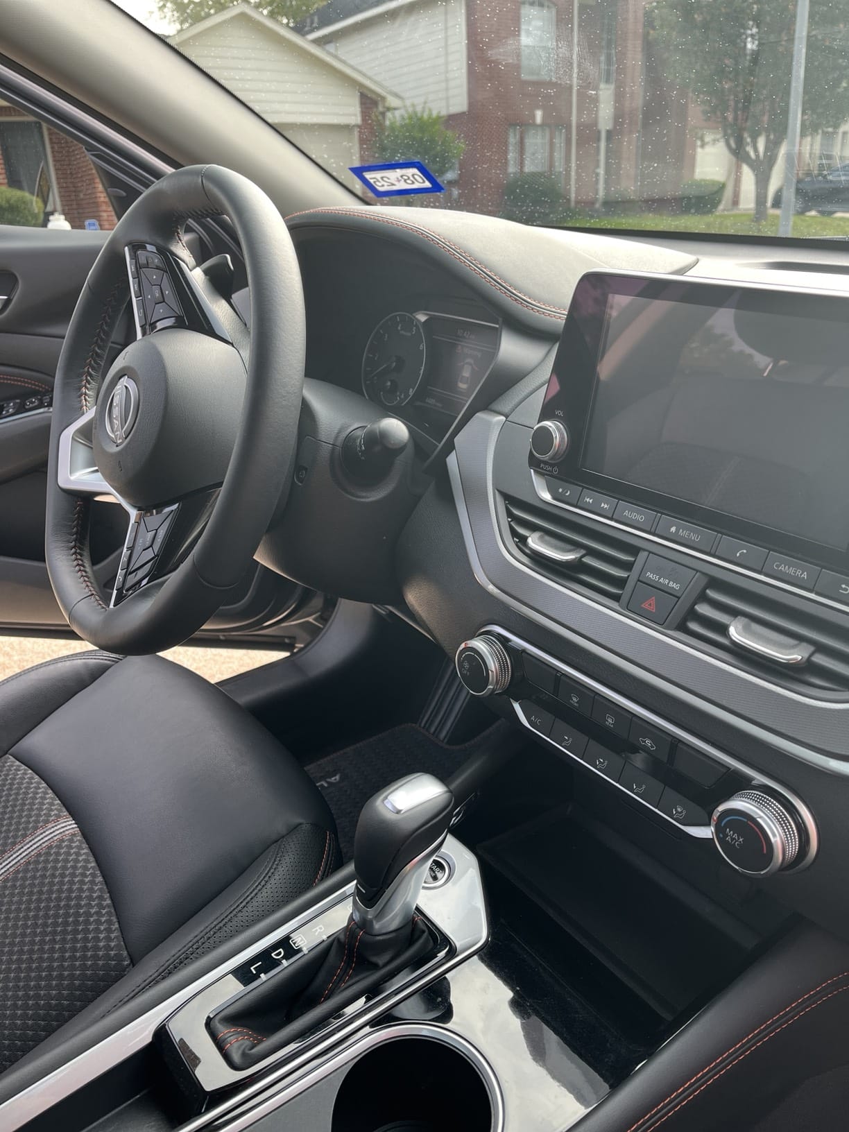 Nissan Altima 2.5 SR with Apple CarPlay