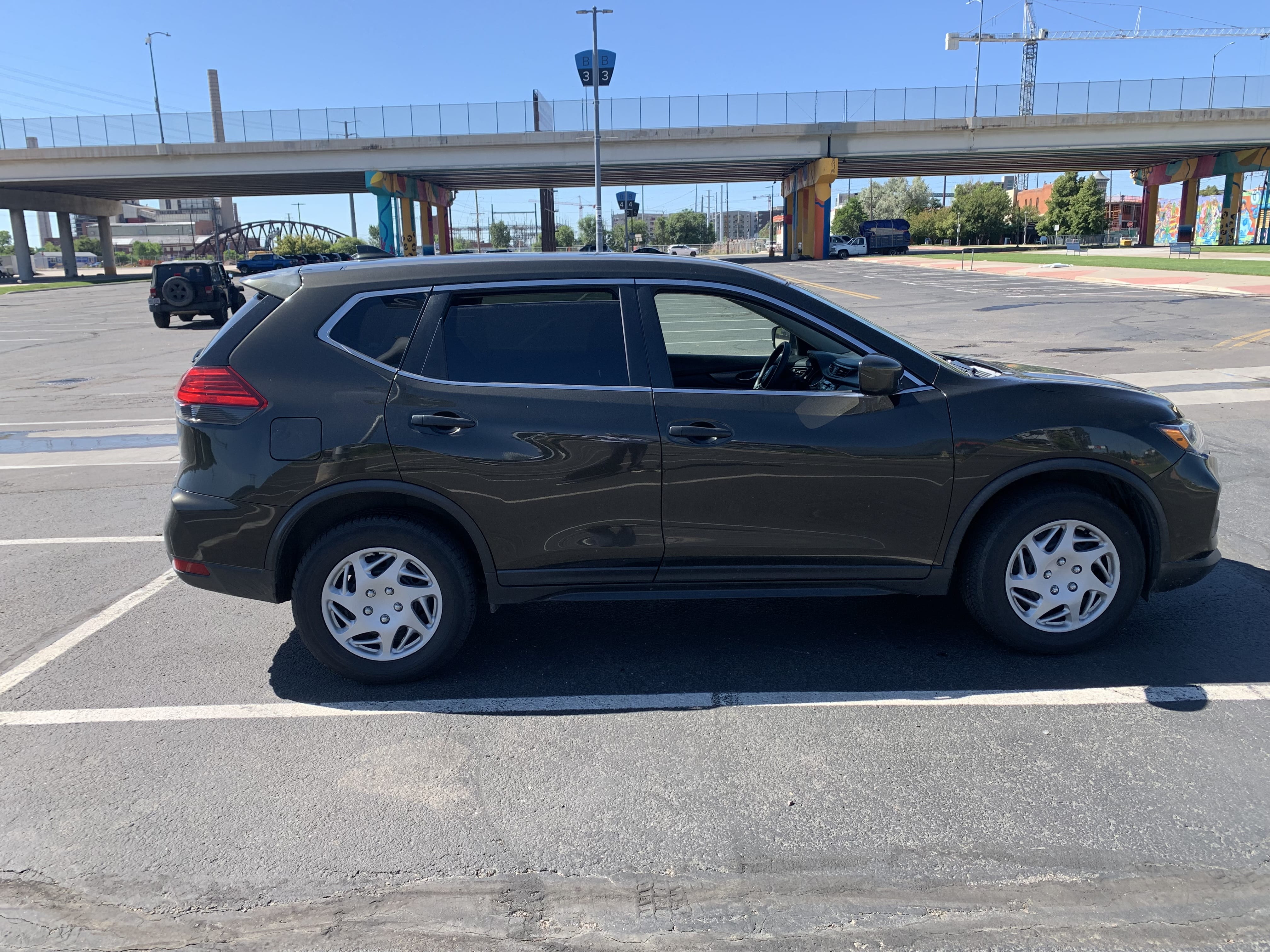 Nissan Rogue SV with Cruise control