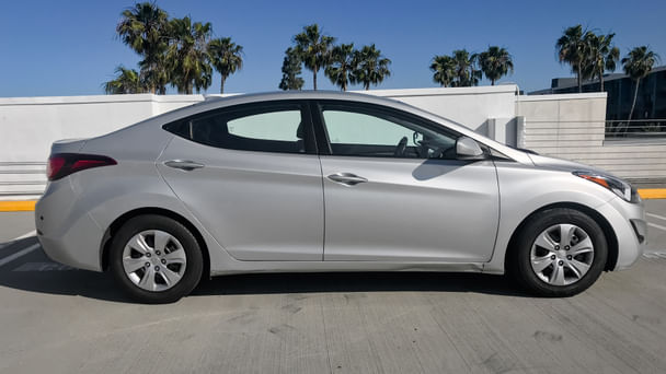 Hyundai Elantra with Audio / iPod input