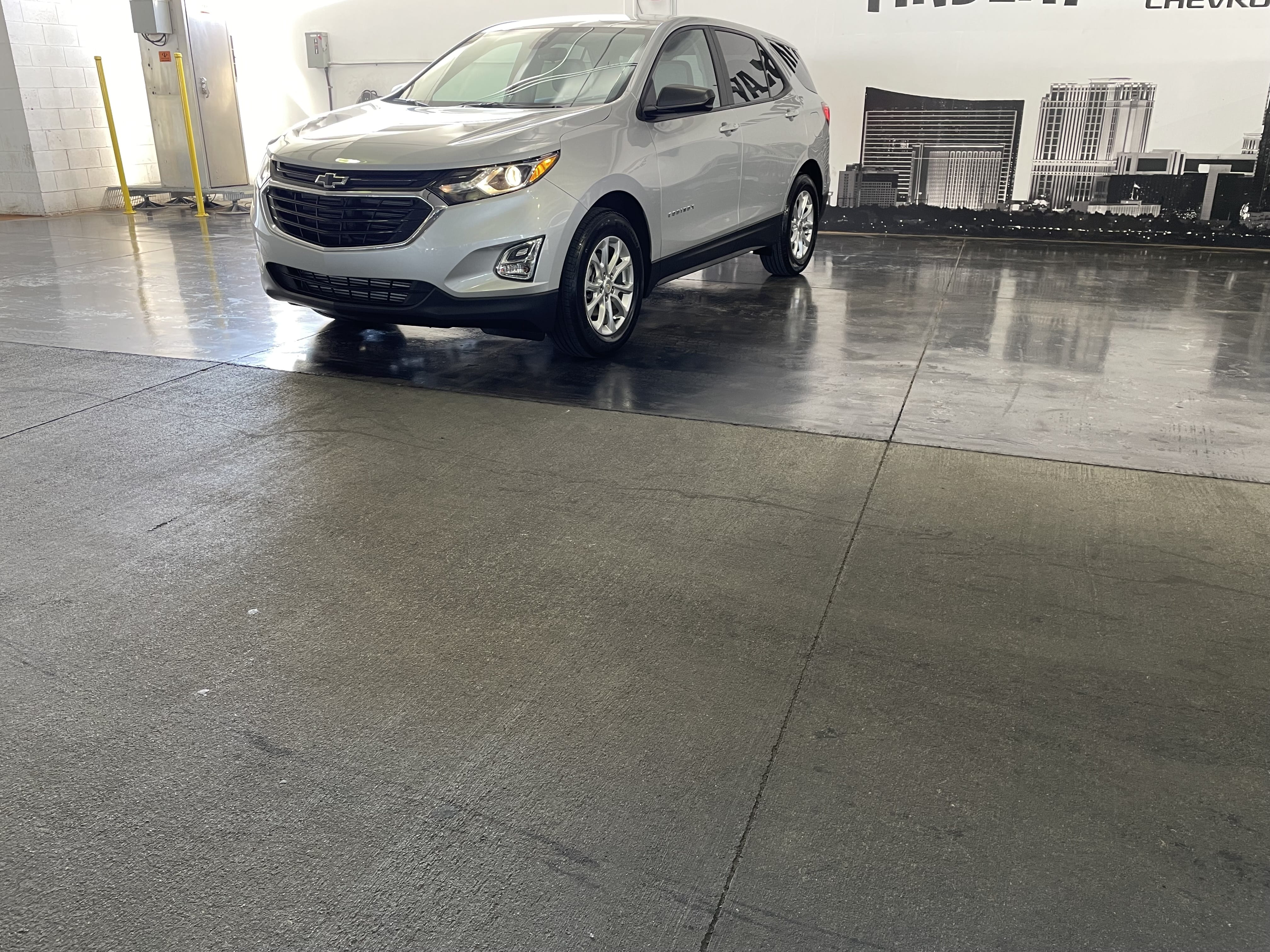 Chevrolet Equinox LS with Cruise control