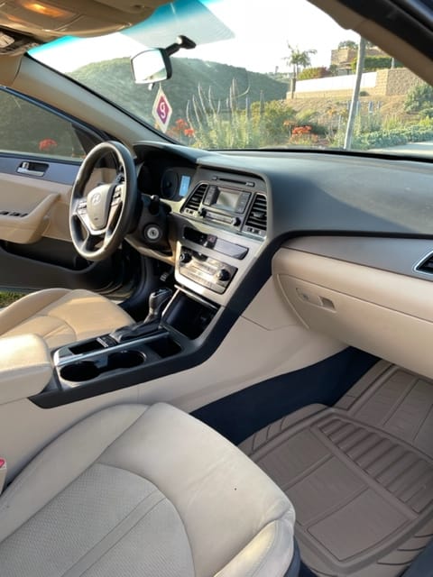 Hyundai Sonata with Audio / iPod input