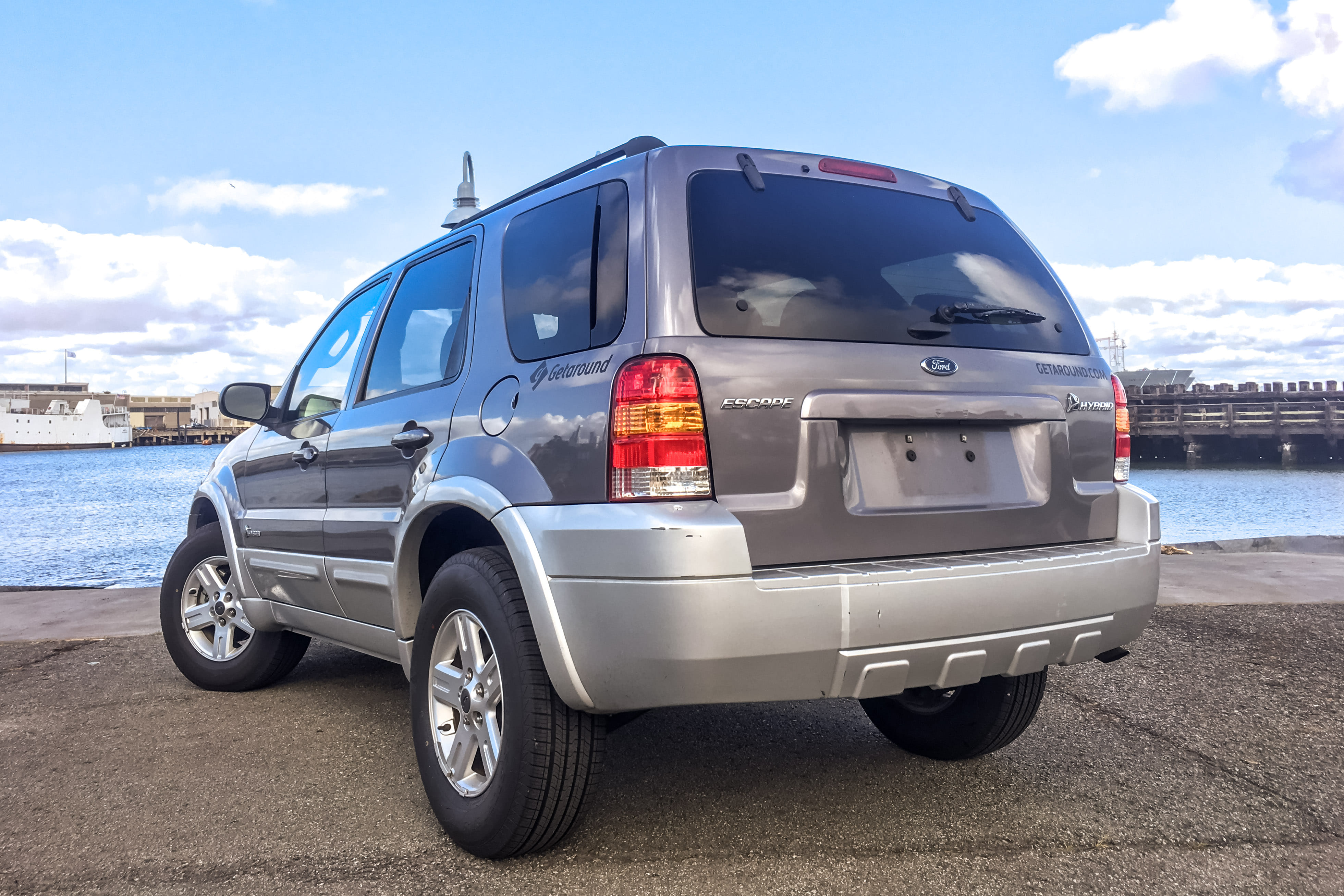 Ford Escape Hybrid with GPS