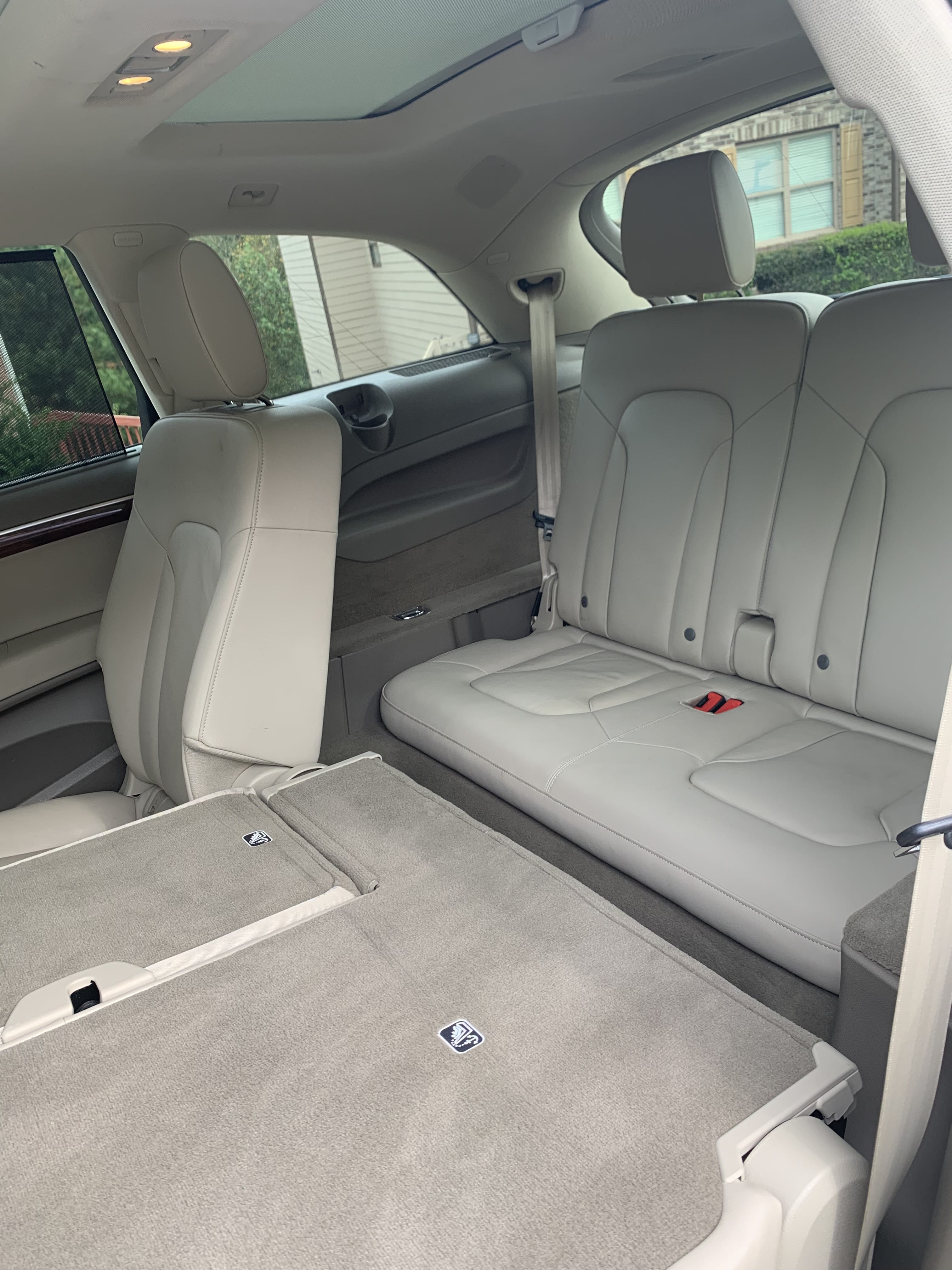 Audi Q7 with Audio / iPod input