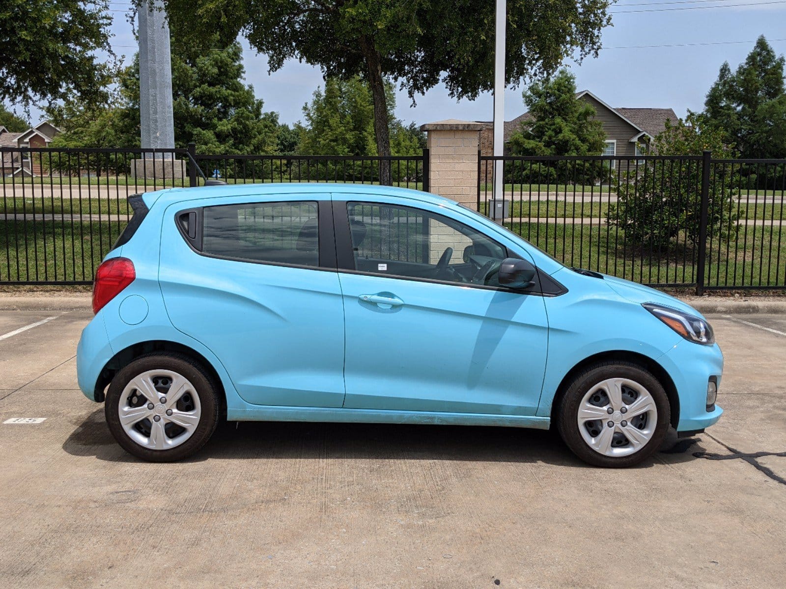 Chevrolet SPARK 1LT CVT with Bluetooth audio