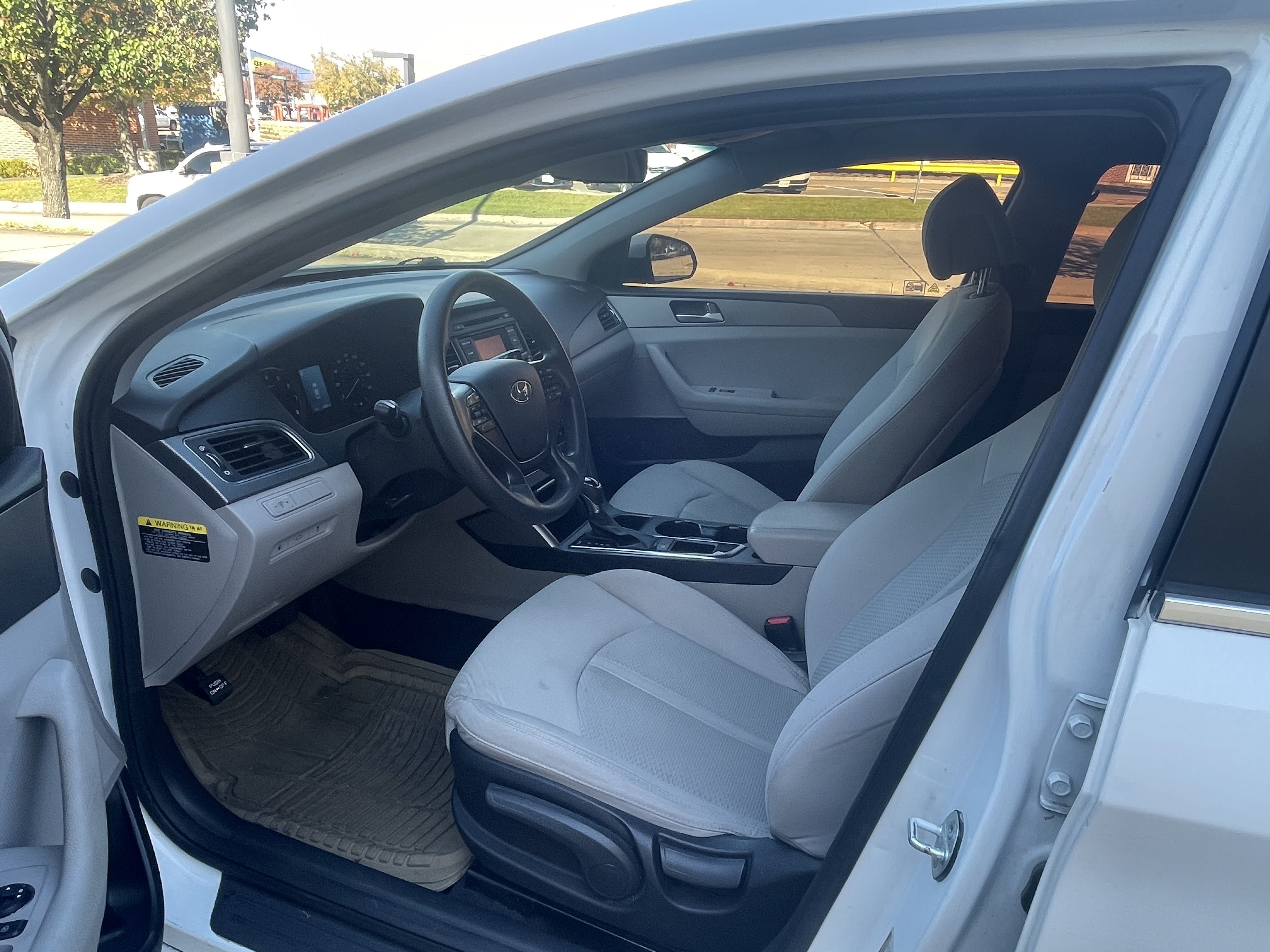 Hyundai Sonata with Audio / iPod input