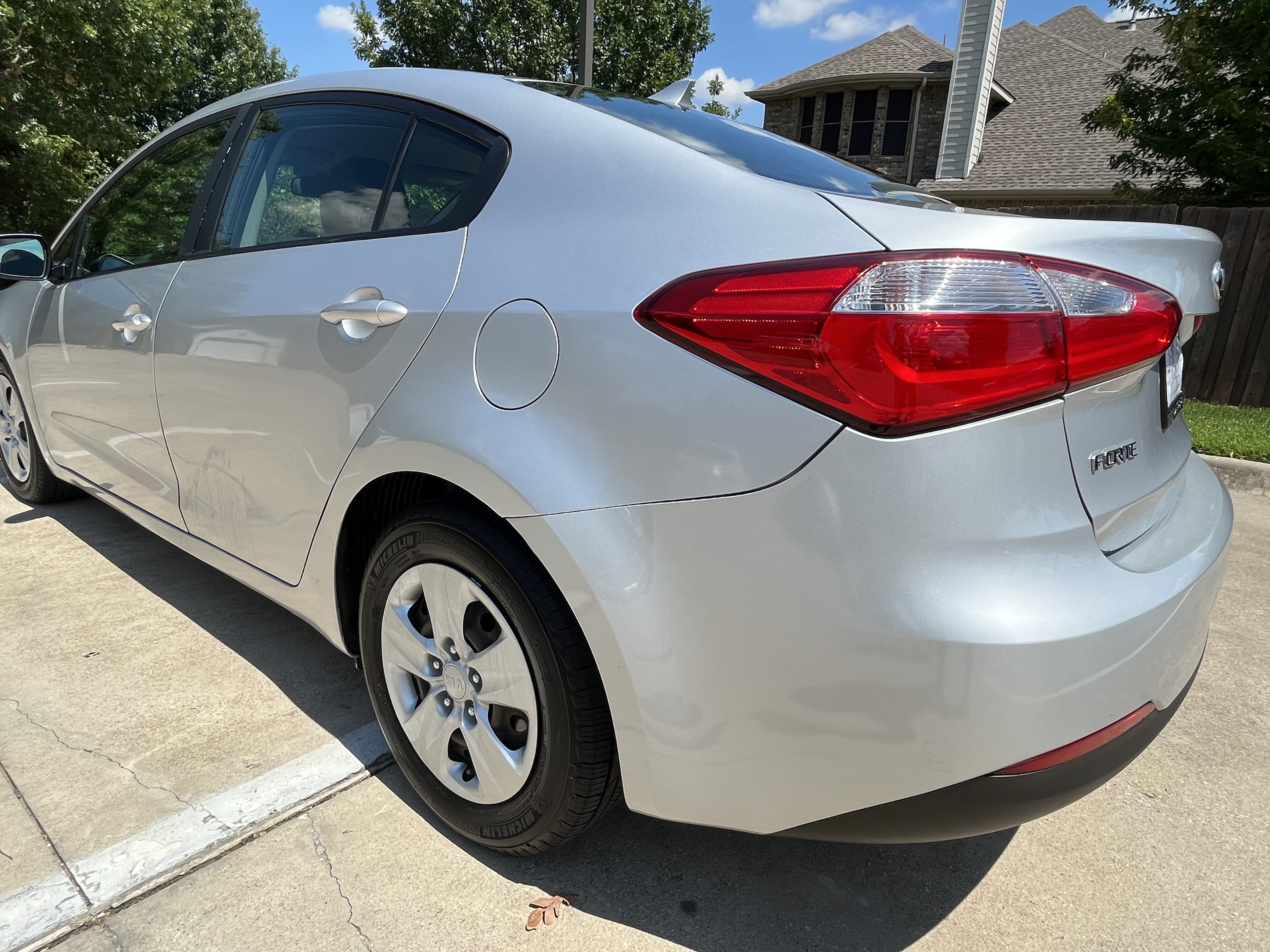 Kia Forte LX with Audio / iPod input