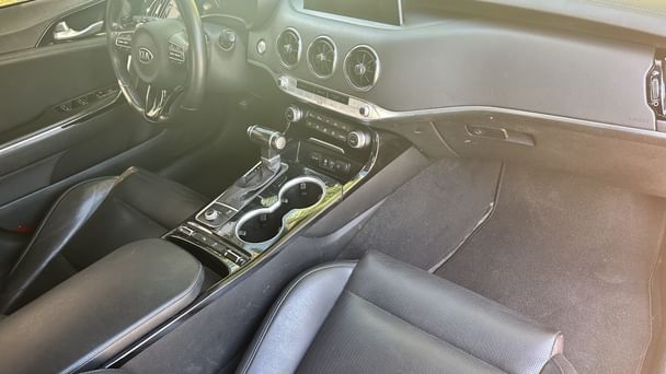 Kia Stinger with Apple CarPlay