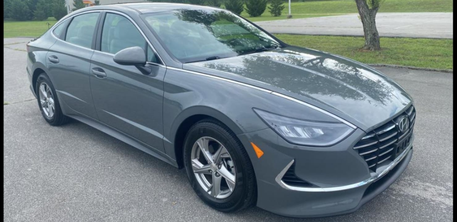 Hyundai Sonata SE with Air conditioning