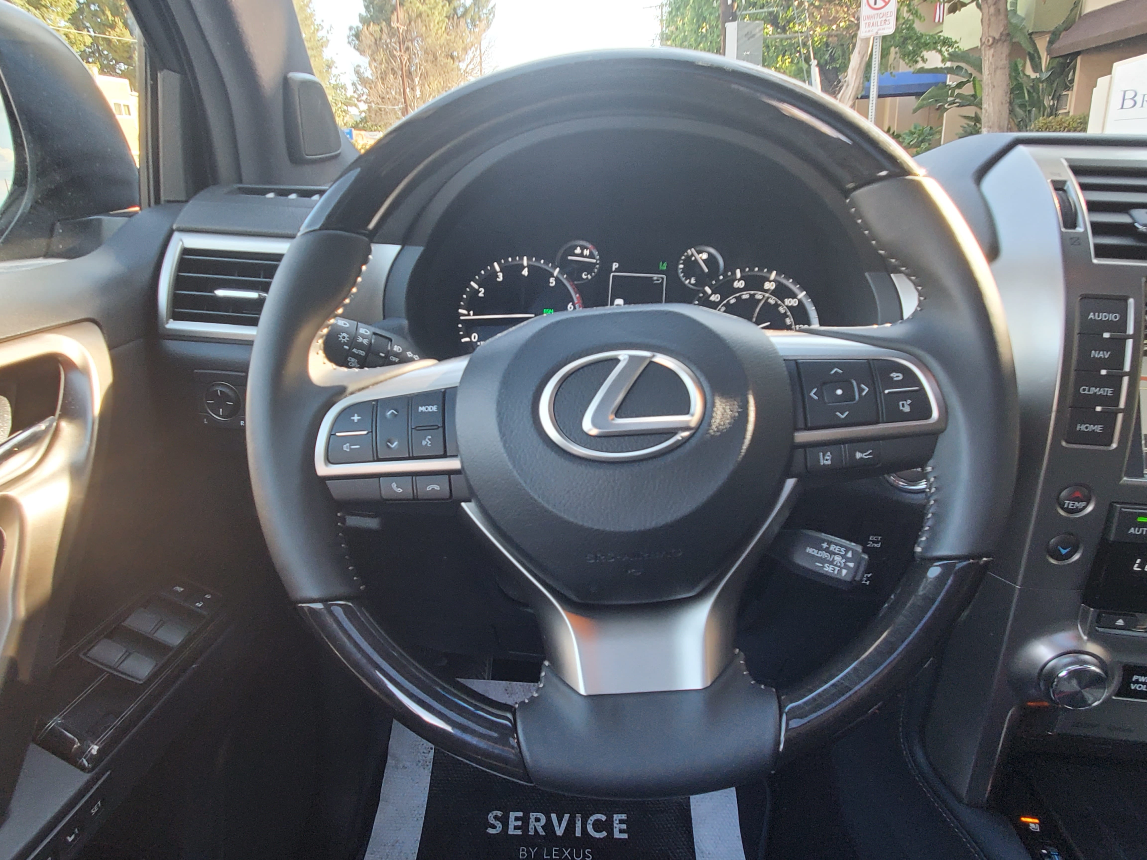 Lexus GX 460 with Audio / iPod input