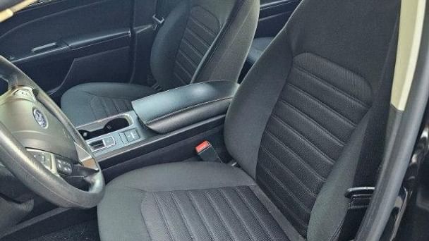 Ford Fusion Hybrid SE
