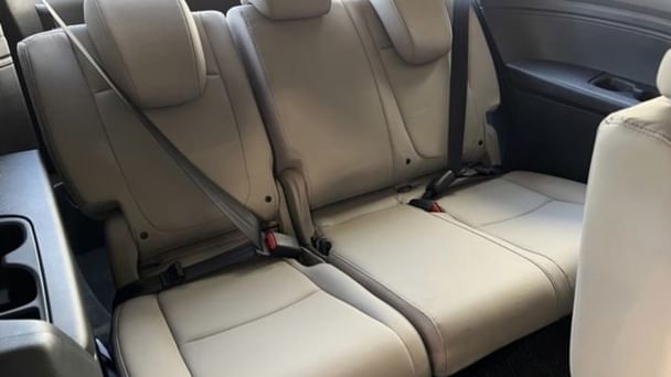 Honda Odyssey Touring with Bluetooth audio