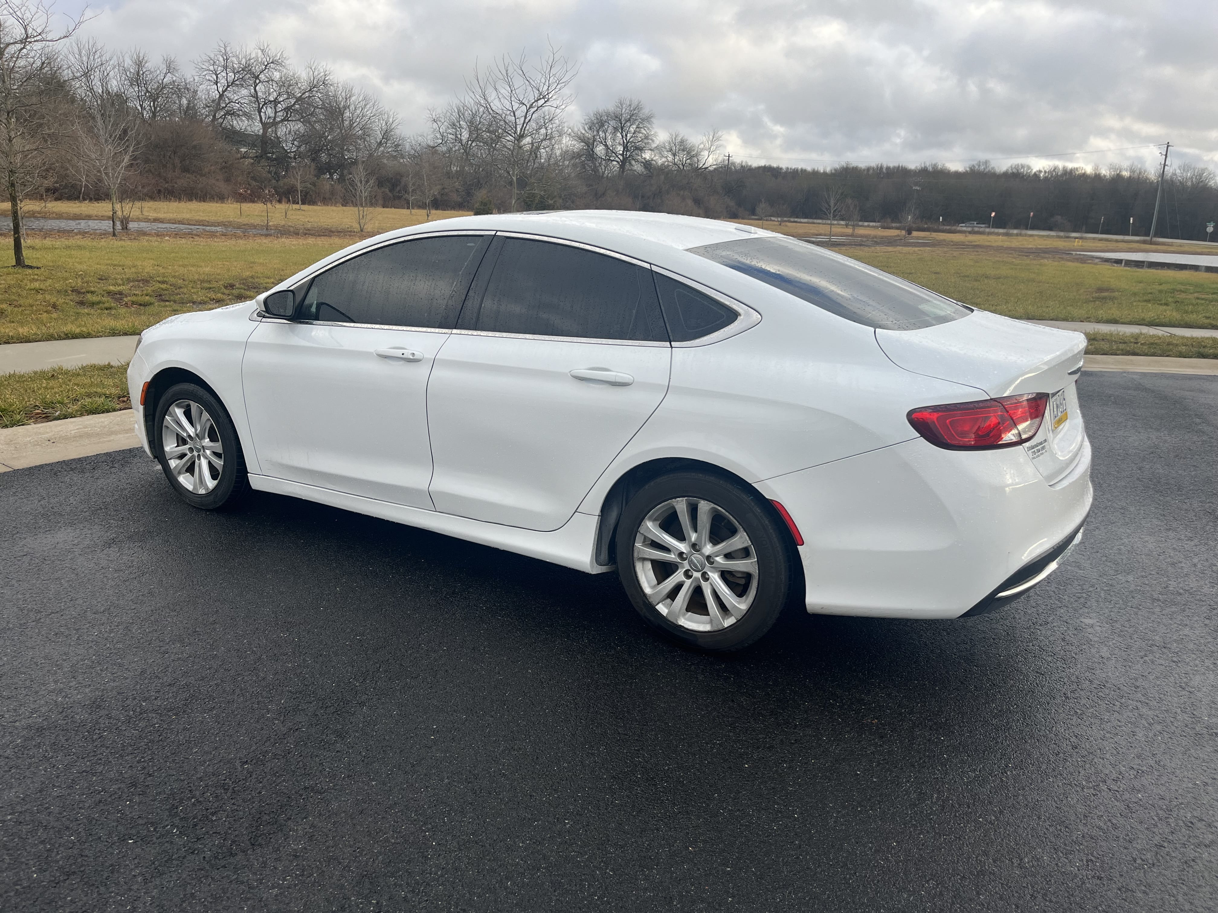 Chrysler 200 Limited with Bluetooth audio