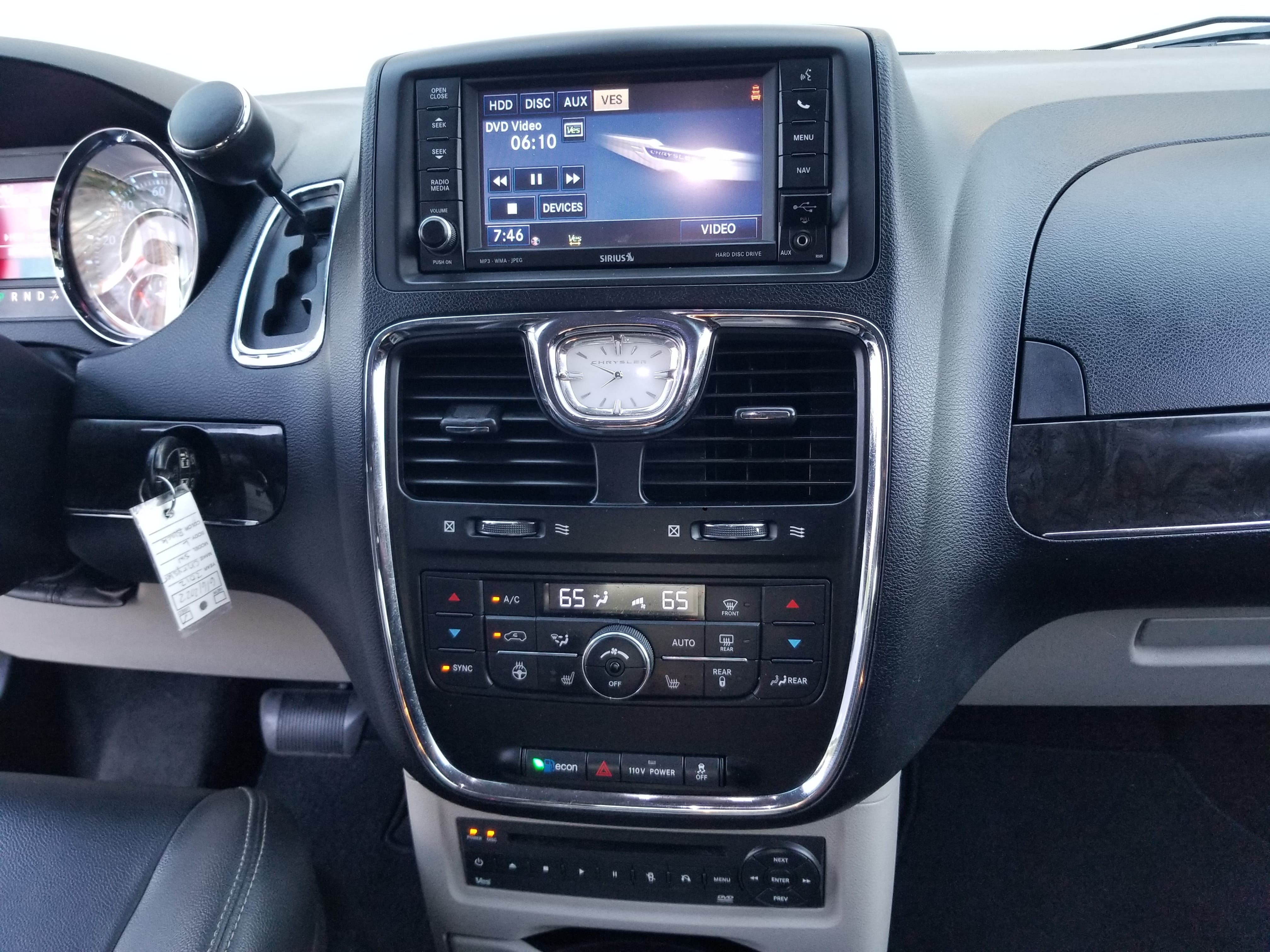 Chrysler Town & Country Touring-L with Audio / iPod input