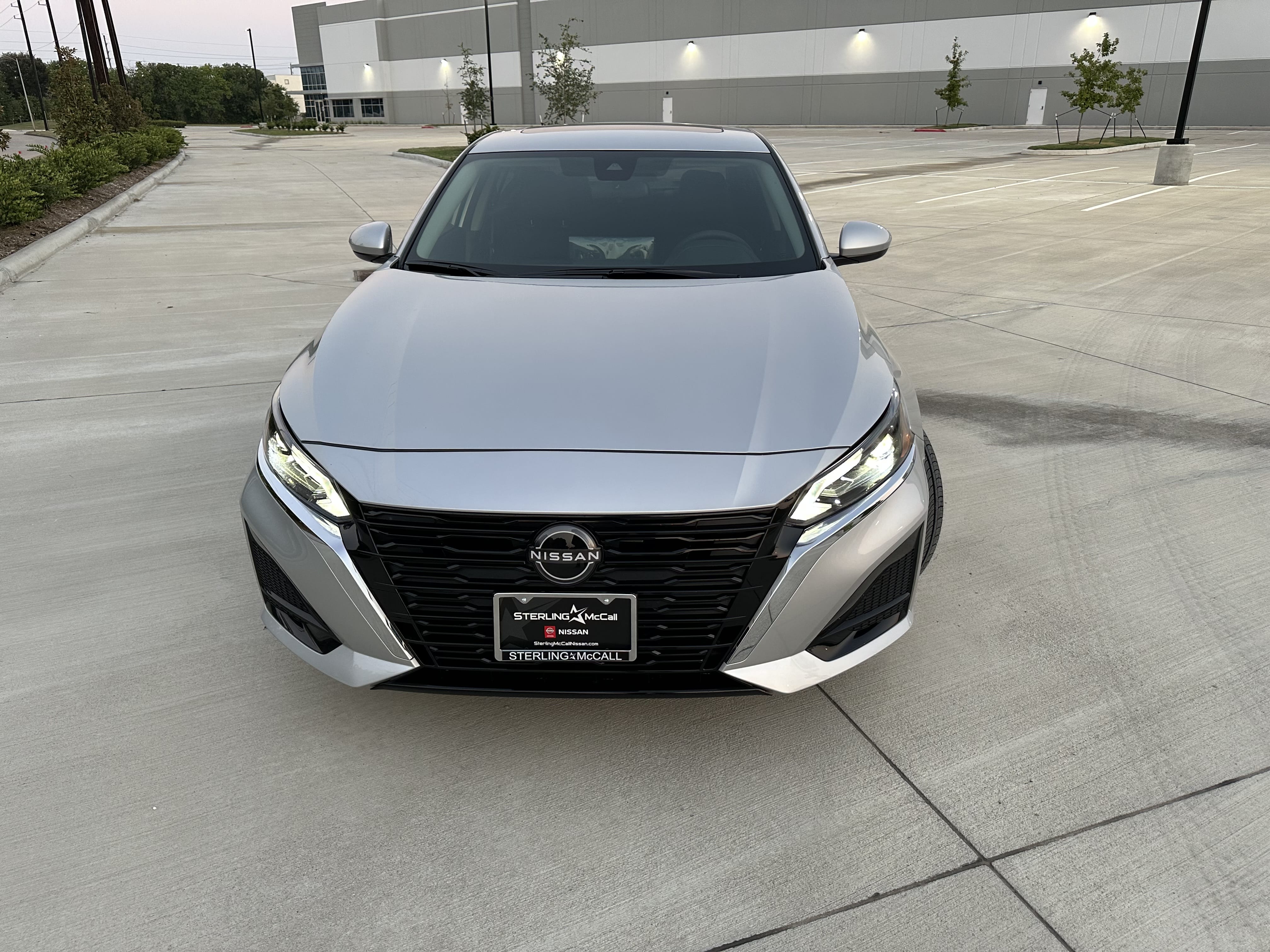 Nissan Altima 2.5 SR with Bluetooth audio