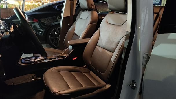 Chevrolet Bolt EV 2LT with Apple CarPlay