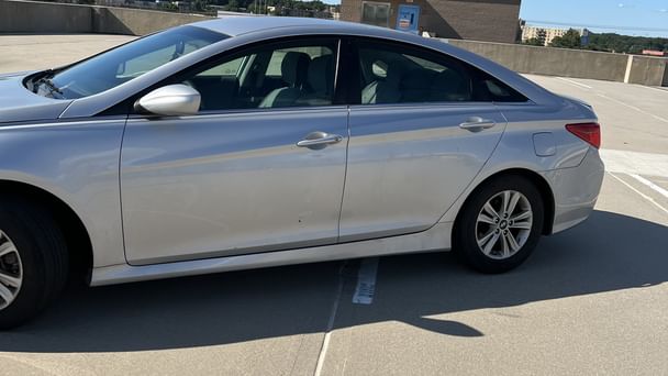 Hyundai Sonata GLS with Audio / iPod input