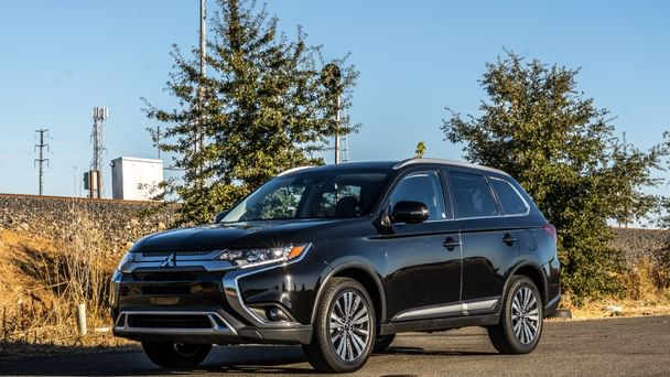 Mitsubishi Outlander with Cruise control
